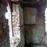 Кирпичный дом много лет без крыши и окон, стоит ли покупать?