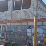 Можно ли утеплять пенопластом фасад со стыком пеноблоков и кирпича?