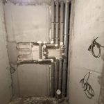 Можно ли убрать отводы под водяной полотенцесушитель в санузле?