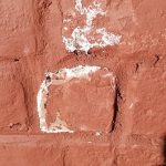 Почему после реставрации кирпичного фасада облупилась краска?