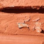 Почему после реставрации кирпичного фасада облупилась краска?