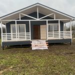Шатаются стойки на веранде: как понять причину и насколько это опасно?
