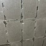 Нужно ли снимать старый цементный слой перед укладкой новой плитки?