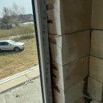 Газоблок начал сыпаться и зеленеть: насколько это опасно для недостроенного дома?