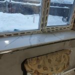 Может ли промерзать узел окна после установки каменного подоконника на клей?