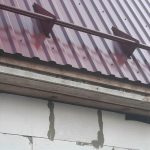 Правильно ли установлены снегозадержатели, если снег может сходить на соседний участок?