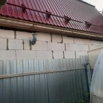Правильно ли установлены снегозадержатели, если снег может сходить на соседний участок?