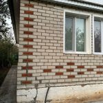 Угол стены отходит от фундамента и трещины растут, насколько это опасно?