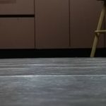 Почему кварц-винил встал домиком и появилась вода под покрытием