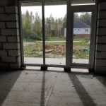 Чем временно закрыть щель 9 см под оконно-дверным блоком до стяжки пола