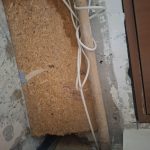 Непонятная деревянная конструкция над санузлом