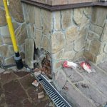 После снятия облицовки с цоколя разрушилась кладка: насколько это опасно?