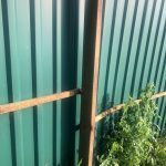 Как исправить забор из профлиста, который покосило от давления грунта?