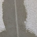 Коробка из блока простояла без кровли, появились трещины: насколько это критично