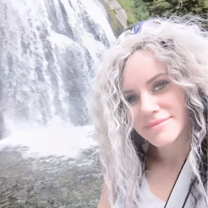 Анна Ф.